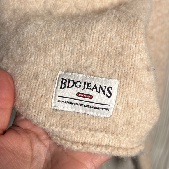 Women's Beige Sweater Oversize Sweater BDG Urban Outfitters Box Fit Size Large - Picture 2 of 5